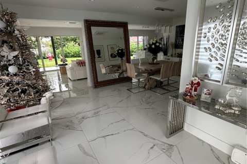 Casa en alquiler en Miami, Florida, 4 dormitorios, 178.47 m2 № 1398419 - foto 2