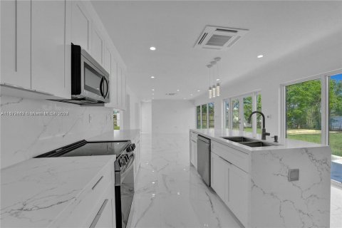 Casa en alquiler en Miami, Florida, 4 dormitorios, 178.47 m2 № 1398419 - foto 7