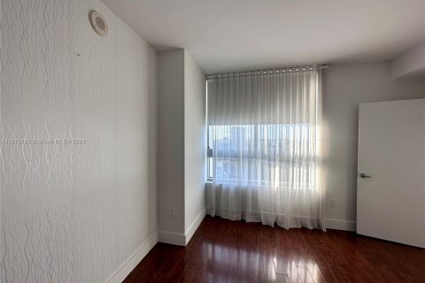 Condo in Miami, Florida, 1 bedroom  № 1398420 - photo 3