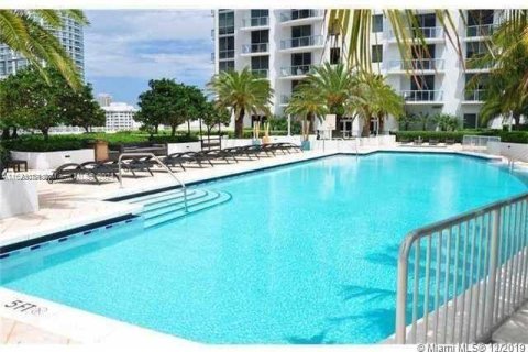 Condominio en alquiler en Miami, Florida, 56.11 m2 № 1282260 - foto 11