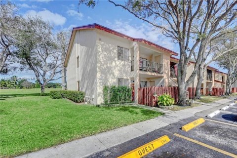 Condo in North Lauderdale, Florida, 3 bedrooms  № 1306270 - photo 1