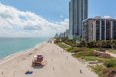 Copropriété à vendre à Miami Beach, Floride: 2 chambres, 181.62 m2 № 1047214 - photo 4