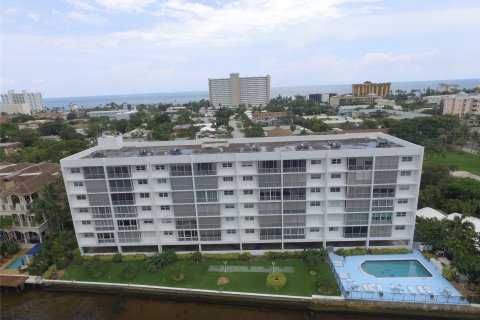 Condominio en venta en Deerfield Beach, Florida, 2 dormitorios, 90.12 m2 № 1072515 - foto 1