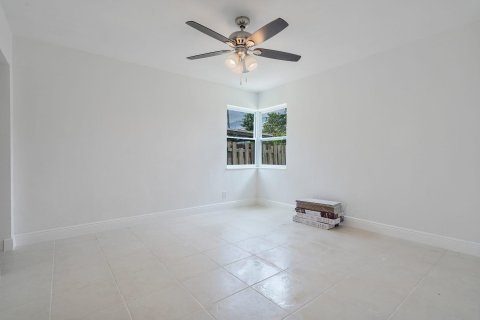 House in Oakland Park, Florida 2 bedrooms, 92.53 sq.m. № 1054641 - photo 8