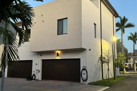 Townhouse in Doral, Florida 3 bedrooms, 192.31 sq.m. № 1075528 - photo 3