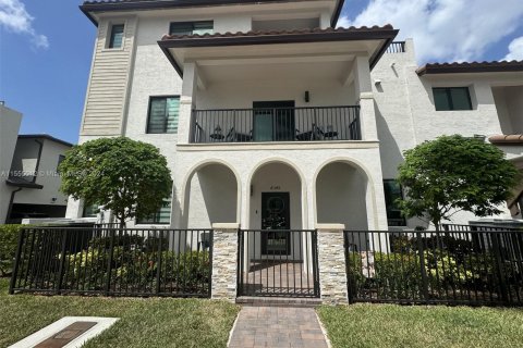 Townhouse in Doral, Florida 3 bedrooms, 192.31 sq.m. № 1075528 - photo 1