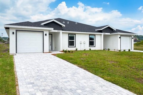 Commercial property in Port Charlotte, Florida 6 bedrooms, 252.69 sq.m. № 1037270 - photo 1