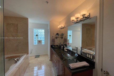 Copropriété à vendre à Miami, Floride: 2 chambres, 138.42 m2 № 1370357 - photo 15