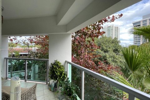 Condo in Miami, Florida, 2 bedrooms  № 1370357 - photo 9