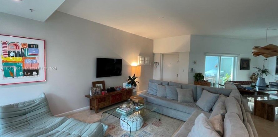 Condominio en Miami, Florida, 2 dormitorios  № 1370357