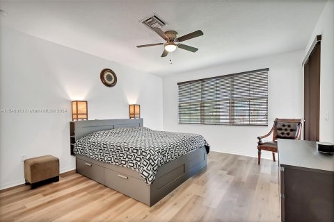 Casa en venta en Davie, Florida, 5 dormitorios, 228.54 m2 № 1072849 - foto 16