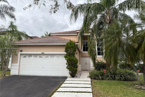 House in Weston, Florida 4 bedrooms, 176.89 sq.m. № 1050842 - photo 1