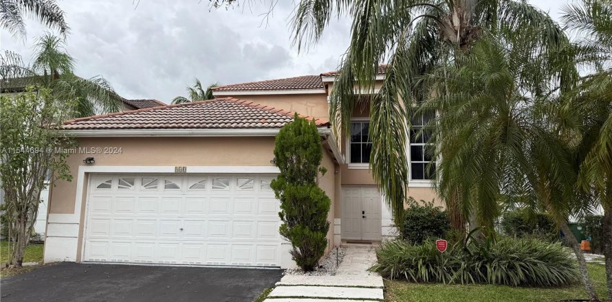 House in Weston, Florida 4 bedrooms, 176.89 sq.m. № 1050842