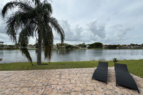 House in Weston, Florida 4 bedrooms, 176.89 sq.m. № 1050842 - photo 19