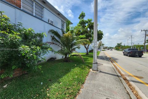 Condo in Miami, Florida, 2 bedrooms  № 1077199 - photo 17