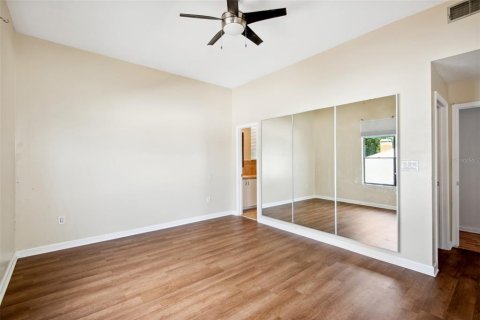 Condo in Tampa, Florida, 2 bedrooms  № 1393402 - photo 16