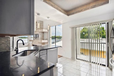 Copropriété à vendre à Tampa, Floride: 2 chambres, 105.82 m2 № 1393402 - photo 12