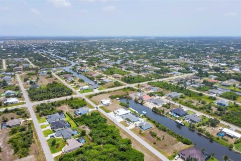 House in Port Charlotte, Florida 3 bedrooms, 139.73 sq.m. № 1195517 - photo 3