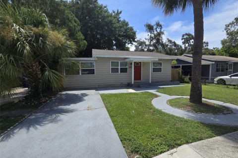 Casa en venta en Saint Petersburg, Florida, 4 dormitorios, 105.91 m2 № 1352282 - foto 1