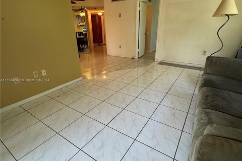 Condominio en venta en Tamarac, Florida, 2 dormitorios, 88.26 m2 № 1352259 - foto 6