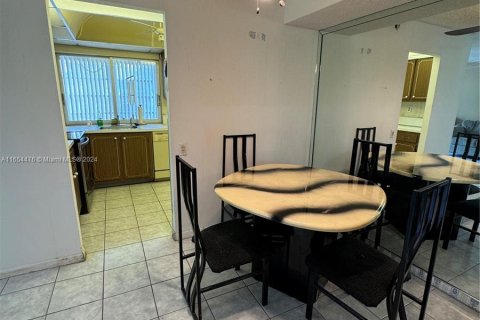 Condominio en venta en Tamarac, Florida, 2 dormitorios, 88.26 m2 № 1352259 - foto 5