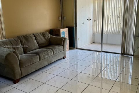 Condominio en venta en Tamarac, Florida, 2 dormitorios, 88.26 m2 № 1352259 - foto 4