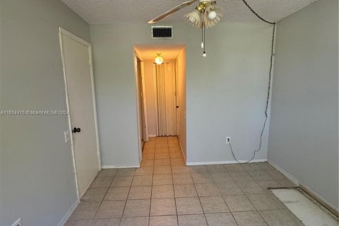 Copropriété à vendre à Tamarac, Floride: 2 chambres, 88.26 m2 № 1352259 - photo 8