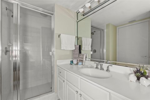 Condo in Aventura, Florida, 2 bedrooms  № 1234923 - photo 29