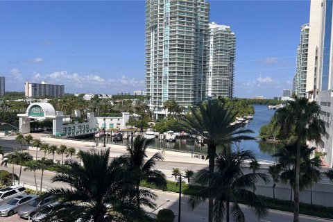 Condo in Sunny Isles Beach, Florida, 3 bedrooms  № 1293561 - photo 10