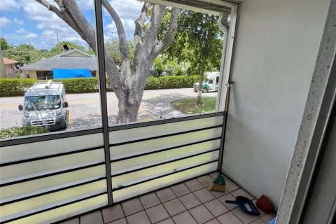 Condo in Deerfield Beach, Florida, 1 bedroom  № 1272827 - photo 16