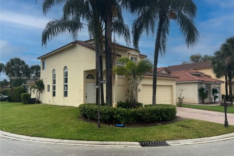 House in Pembroke Pines, Florida 4 bedrooms, 194.35 sq.m. № 1080020 - photo 3