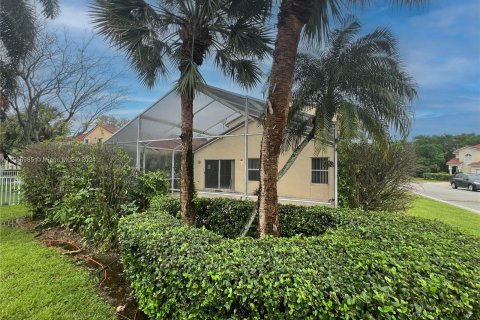 House in Pembroke Pines, Florida 4 bedrooms, 194.35 sq.m. № 1080020 - photo 20