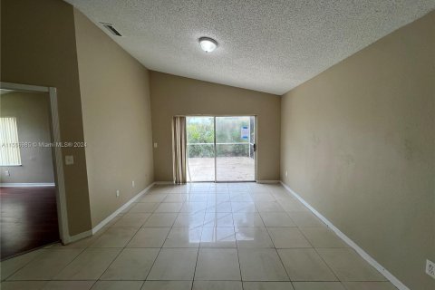 House in Pembroke Pines, Florida 4 bedrooms, 194.35 sq.m. № 1080020 - photo 8