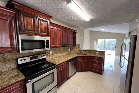 House in Pembroke Pines, Florida 4 bedrooms, 194.35 sq.m. № 1080020 - photo 7