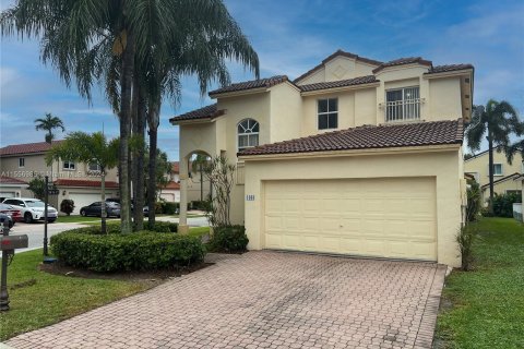 House in Pembroke Pines, Florida 4 bedrooms, 194.35 sq.m. № 1080020 - photo 2