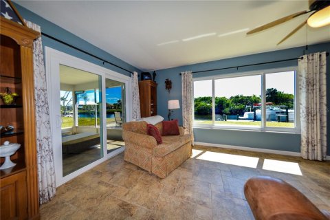 Casa en venta en Port Charlotte, Florida, 3 dormitorios, 142.14 m2 № 1041789 - foto 29