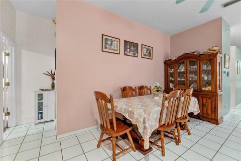 House in Tampa, Florida 3 bedrooms, 161 sq.m. № 1400561 - photo 23