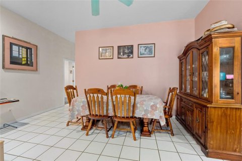 House in Tampa, Florida 3 bedrooms, 161 sq.m. № 1400561 - photo 22