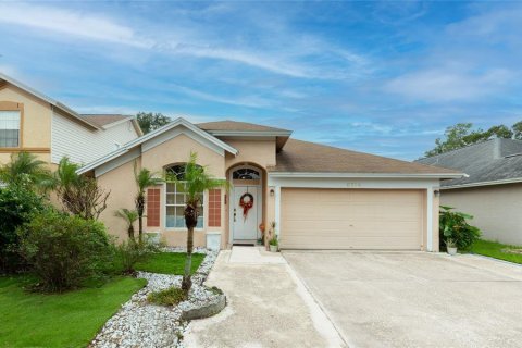 House in Tampa, Florida 3 bedrooms, 161 sq.m. № 1400561 - photo 2