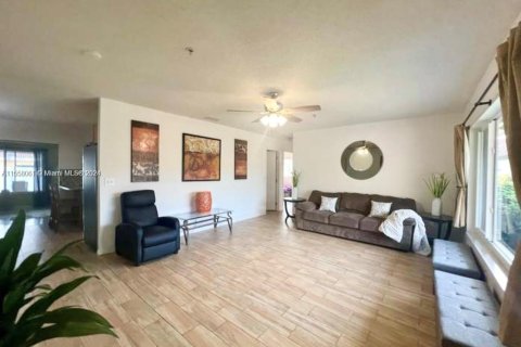 Casa en venta en Coral Springs, Florida, 5 dormitorios, 193.98 m2 № 1091366 - foto 4