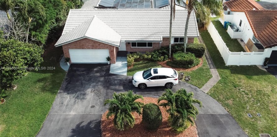 Villa ou maison à Coral Springs, Floride 5 chambres, 193.98 m2 № 1091366