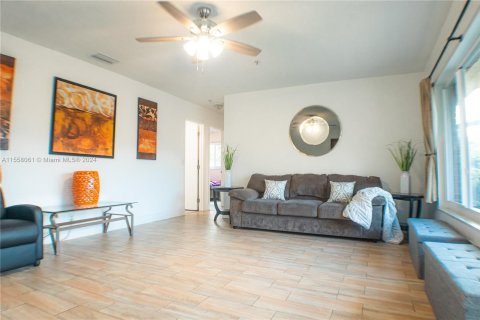 Villa ou maison à vendre à Coral Springs, Floride: 5 chambres, 193.98 m2 № 1091366 - photo 3
