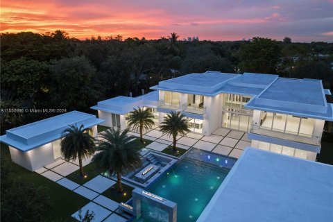 Casa en venta en Pinecrest, Florida, 8 dormitorios, 942.96 m2 № 1067489 - foto 1