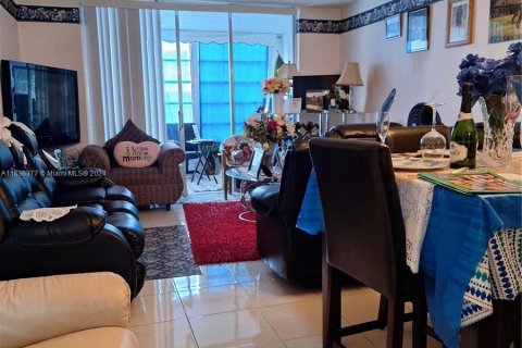 Condo in Lauderdale Lakes, Florida, 1 bedroom  № 1320912 - photo 10