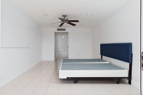 Condominio en alquiler en Miami Shores, Florida, 2 dormitorios, 136.1 m2 № 1076434 - foto 16