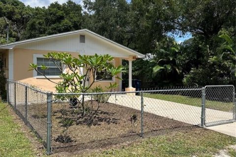 Casa en venta en Tampa, Florida, 2 dormitorios, 79.15 m2 № 1323507 - foto 3