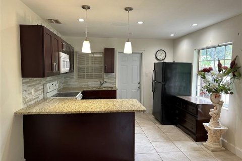 House in Tampa, Florida 2 bedrooms, 79.15 sq.m. № 1323507 - photo 5