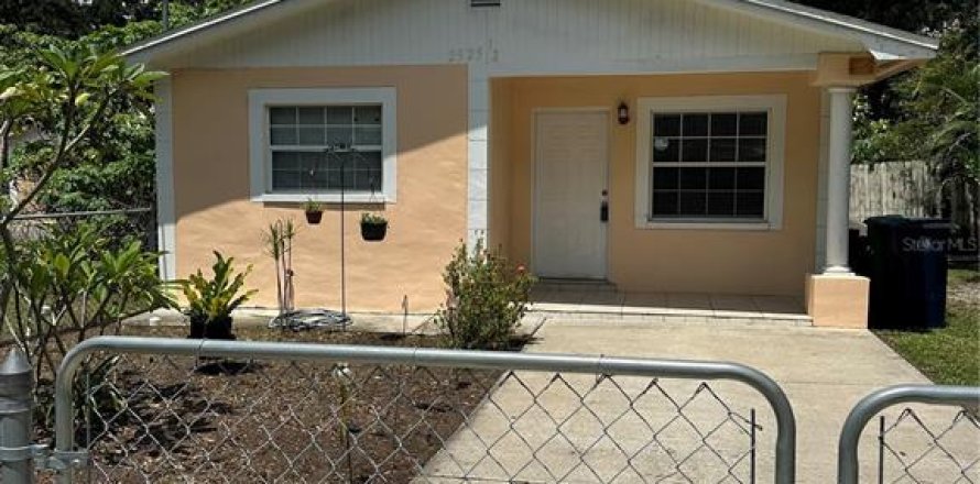 House in Tampa, Florida 2 bedrooms, 79.15 sq.m. № 1323507