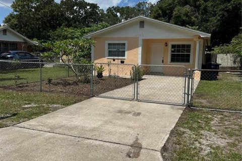 Casa en venta en Tampa, Florida, 2 dormitorios, 79.15 m2 № 1323507 - foto 2