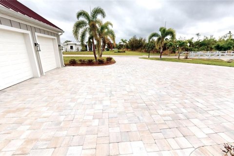 Villa ou maison à vendre à Punta Gorda, Floride: 4 chambres, 267.56 m2 № 1046411 - photo 4